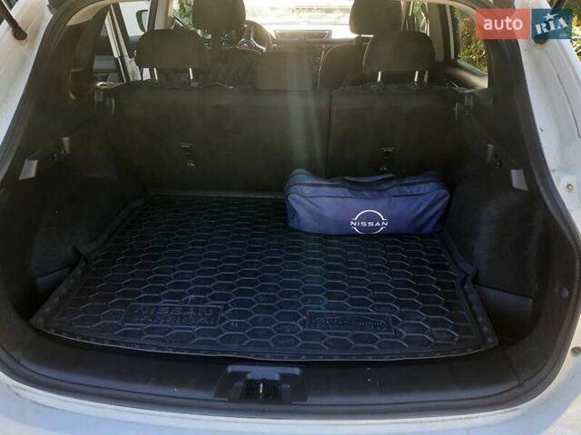 Белый Ниссан Кашкай, объемом двигателя 2 л и пробегом 111 тыс. км за 20200 $, фото 8 на Automoto.ua