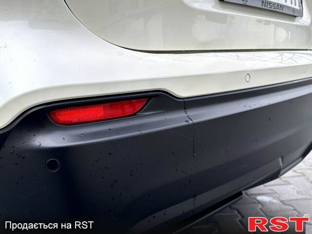 Белый Ниссан Кашкай, объемом двигателя 1.6 л и пробегом 111 тыс. км за 19999 $, фото 4 на Automoto.ua