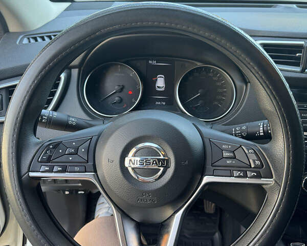 Белый Ниссан Кашкай, объемом двигателя 1.6 л и пробегом 102 тыс. км за 19600 $, фото 17 на Automoto.ua