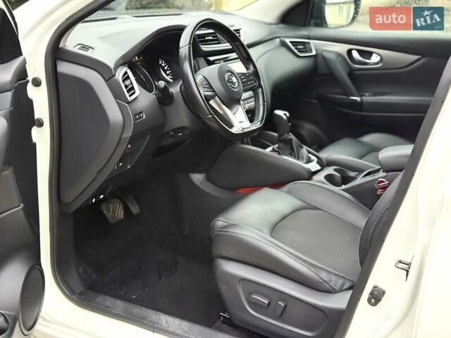 Білий Ніссан Кашкай, об'ємом двигуна 1.6 л та пробігом 102 тис. км за 19900 $, фото 20 на Automoto.ua