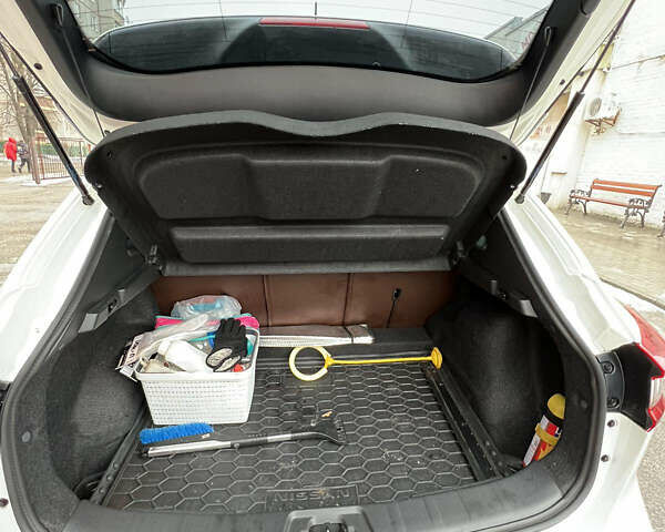 Белый Ниссан Кашкай, объемом двигателя 1.6 л и пробегом 102 тыс. км за 19600 $, фото 1 на Automoto.ua