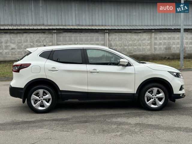 Белый Ниссан Кашкай, объемом двигателя 1.6 л и пробегом 47 тыс. км за 19999 $, фото 2 на Automoto.ua