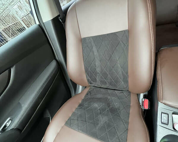 Белый Ниссан Кашкай, объемом двигателя 1.6 л и пробегом 102 тыс. км за 19600 $, фото 2 на Automoto.ua