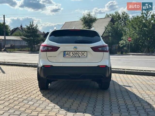 Белый Ниссан Кашкай, объемом двигателя 1.2 л и пробегом 48 тыс. км за 18000 $, фото 5 на Automoto.ua