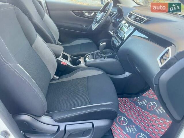 Белый Ниссан Кашкай, объемом двигателя 1.2 л и пробегом 67 тыс. км за 17500 $, фото 25 на Automoto.ua