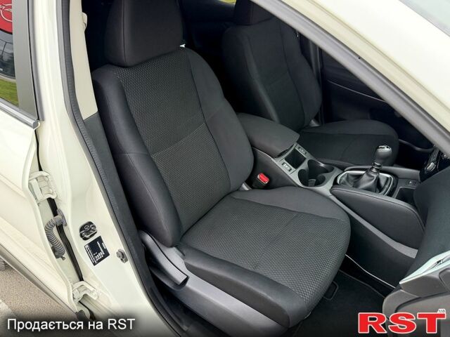 Білий Ніссан Кашкай, об'ємом двигуна 1.2 л та пробігом 40 тис. км за 16500 $, фото 10 на Automoto.ua