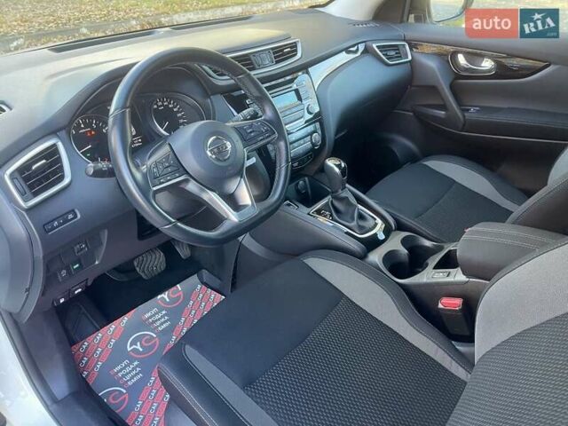 Белый Ниссан Кашкай, объемом двигателя 1.2 л и пробегом 67 тыс. км за 17500 $, фото 19 на Automoto.ua