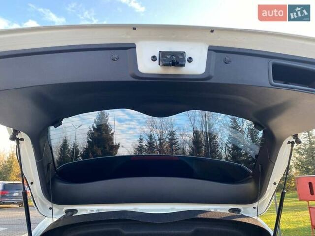 Белый Ниссан Кашкай, объемом двигателя 1.6 л и пробегом 7 тыс. км за 24650 $, фото 35 на Automoto.ua