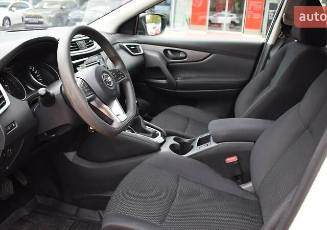 Белый Ниссан Кашкай, объемом двигателя 1.6 л и пробегом 203 тыс. км за 16800 $, фото 11 на Automoto.ua