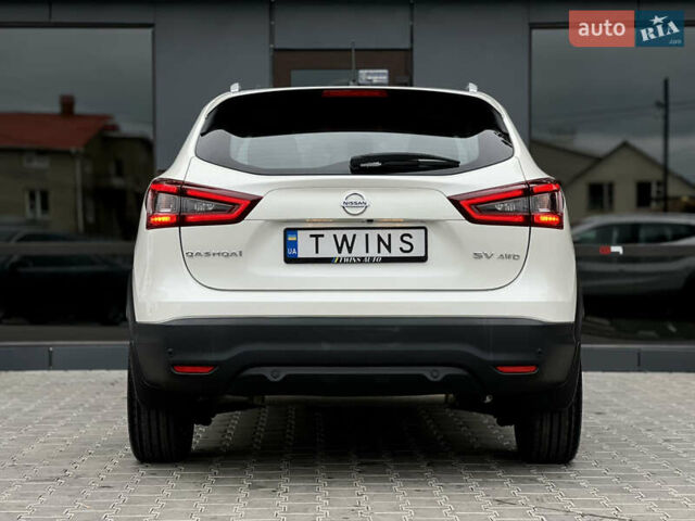 Белый Ниссан Кашкай, объемом двигателя 2 л и пробегом 17 тыс. км за 19500 $, фото 4 на Automoto.ua