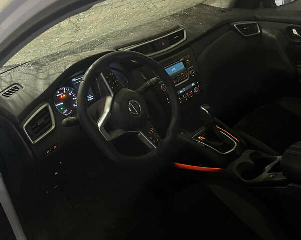 Белый Ниссан Кашкай, объемом двигателя 2 л и пробегом 19 тыс. км за 8800 $, фото 4 на Automoto.ua