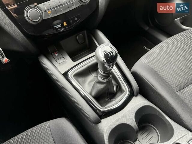 Білий Ніссан Кашкай, об'ємом двигуна 1.2 л та пробігом 40 тис. км за 16500 $, фото 24 на Automoto.ua