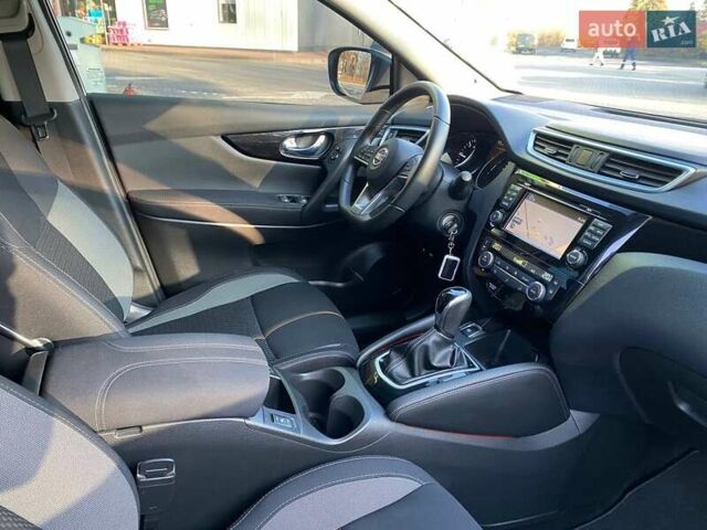 Белый Ниссан Кашкай, объемом двигателя 1.6 л и пробегом 7 тыс. км за 24650 $, фото 23 на Automoto.ua