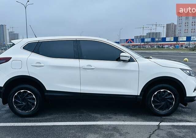 Белый Ниссан Кашкай, объемом двигателя 1.2 л и пробегом 100 тыс. км за 17300 $, фото 2 на Automoto.ua