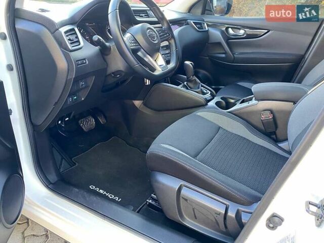 Белый Ниссан Кашкай, объемом двигателя 1.6 л и пробегом 7 тыс. км за 24650 $, фото 30 на Automoto.ua