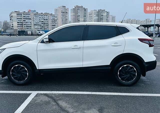 Белый Ниссан Кашкай, объемом двигателя 1.2 л и пробегом 100 тыс. км за 17300 $, фото 4 на Automoto.ua