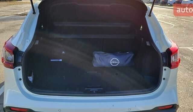 Белый Ниссан Кашкай, объемом двигателя 1.6 л и пробегом 74 тыс. км за 21500 $, фото 17 на Automoto.ua