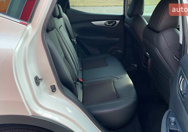 Белый Ниссан Кашкай, объемом двигателя 1.6 л и пробегом 29 тыс. км за 25042 $, фото 6 на Automoto.ua