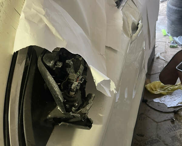 Белый Ниссан Кашкай, объемом двигателя 2 л и пробегом 19 тыс. км за 8800 $, фото 8 на Automoto.ua