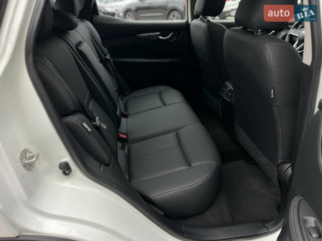 Белый Ниссан Кашкай, объемом двигателя 2 л и пробегом 17 тыс. км за 19500 $, фото 25 на Automoto.ua