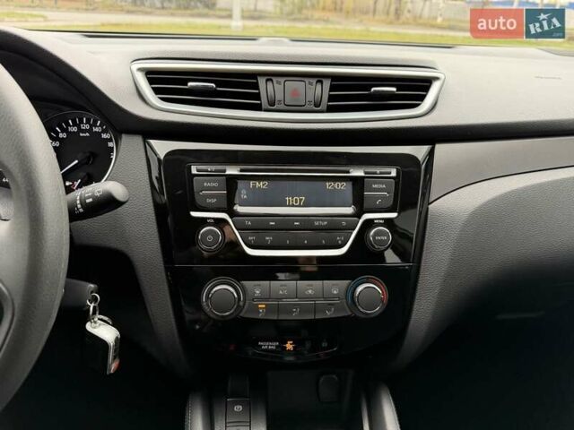 Білий Ніссан Кашкай, об'ємом двигуна 1.2 л та пробігом 40 тис. км за 16500 $, фото 23 на Automoto.ua