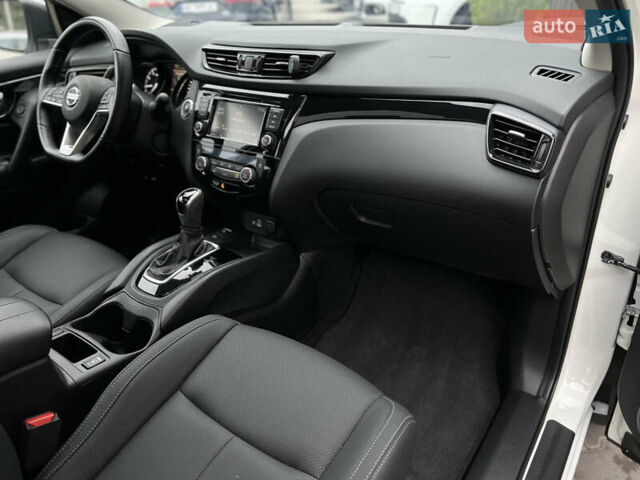 Белый Ниссан Кашкай, объемом двигателя 2 л и пробегом 17 тыс. км за 19500 $, фото 27 на Automoto.ua