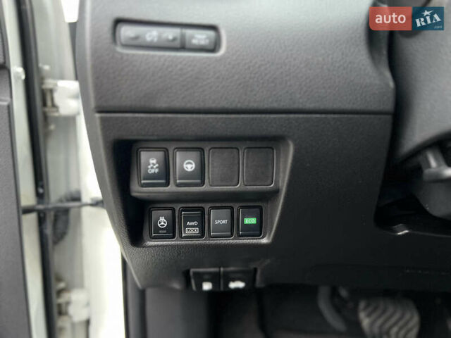 Белый Ниссан Кашкай, объемом двигателя 2 л и пробегом 17 тыс. км за 19500 $, фото 28 на Automoto.ua