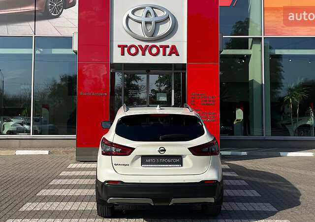 Белый Ниссан Кашкай, объемом двигателя 1.6 л и пробегом 29 тыс. км за 25042 $, фото 3 на Automoto.ua