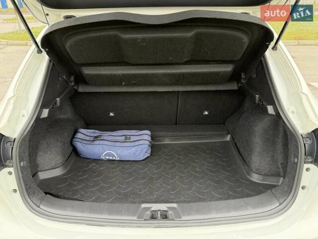 Білий Ніссан Кашкай, об'ємом двигуна 1.2 л та пробігом 40 тис. км за 16500 $, фото 12 на Automoto.ua