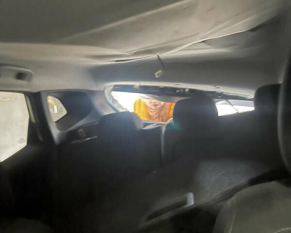 Белый Ниссан Кашкай, объемом двигателя 2 л и пробегом 19 тыс. км за 8800 $, фото 6 на Automoto.ua