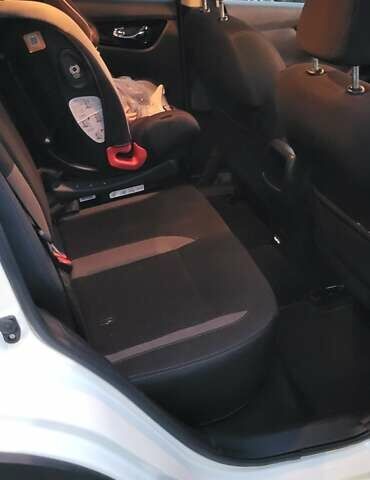 Белый Ниссан Кашкай, объемом двигателя 1.6 л и пробегом 74 тыс. км за 21500 $, фото 37 на Automoto.ua