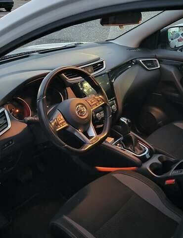 Белый Ниссан Кашкай, объемом двигателя 1.6 л и пробегом 74 тыс. км за 21500 $, фото 34 на Automoto.ua