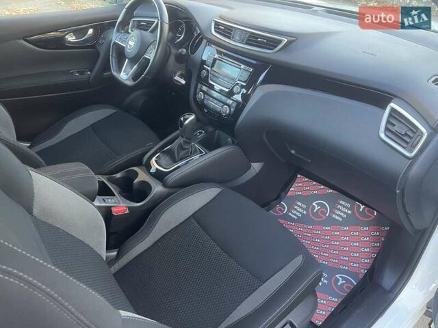 Белый Ниссан Кашкай, объемом двигателя 1.2 л и пробегом 67 тыс. км за 17500 $, фото 23 на Automoto.ua