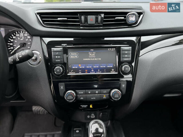 Белый Ниссан Кашкай, объемом двигателя 2 л и пробегом 17 тыс. км за 19500 $, фото 30 на Automoto.ua