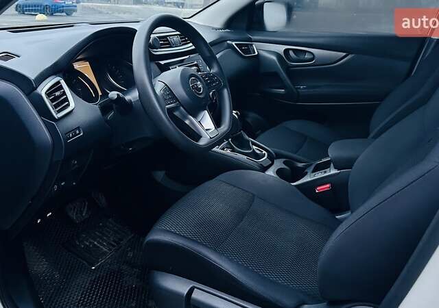 Белый Ниссан Кашкай, объемом двигателя 1.2 л и пробегом 100 тыс. км за 17300 $, фото 8 на Automoto.ua