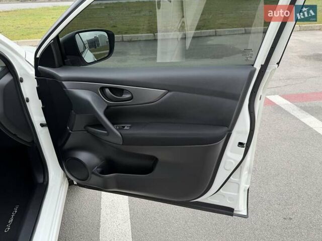 Білий Ніссан Кашкай, об'ємом двигуна 1.2 л та пробігом 40 тис. км за 16500 $, фото 15 на Automoto.ua