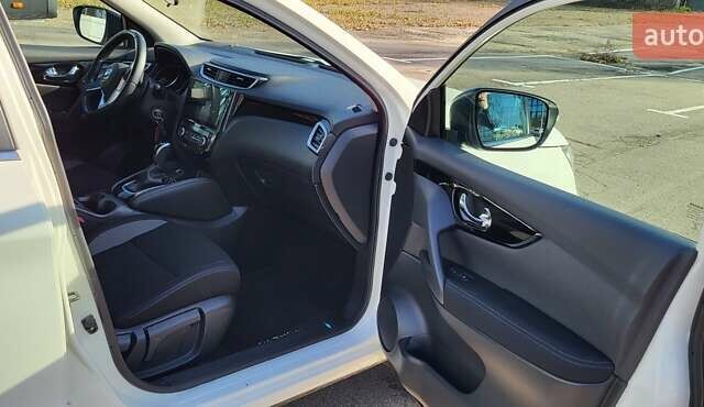 Белый Ниссан Кашкай, объемом двигателя 1.6 л и пробегом 74 тыс. км за 21500 $, фото 20 на Automoto.ua