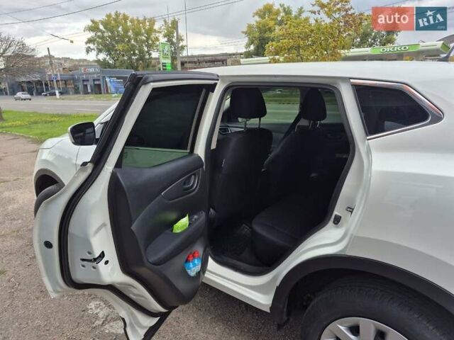 Белый Ниссан Кашкай, объемом двигателя 1.6 л и пробегом 58 тыс. км за 22500 $, фото 6 на Automoto.ua