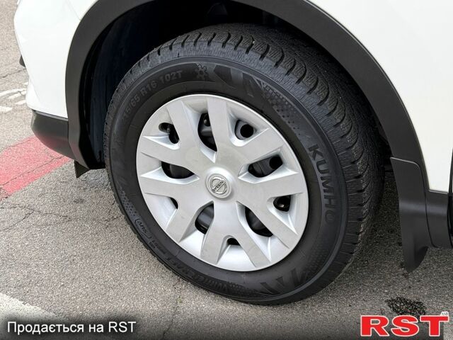 Білий Ніссан Кашкай, об'ємом двигуна 1.2 л та пробігом 40 тис. км за 16500 $, фото 8 на Automoto.ua