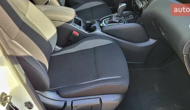 Белый Ниссан Кашкай, объемом двигателя 1.6 л и пробегом 74 тыс. км за 21500 $, фото 21 на Automoto.ua