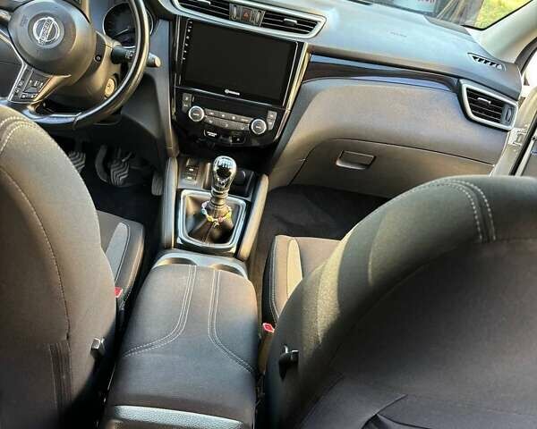 Белый Ниссан Кашкай, объемом двигателя 1.2 л и пробегом 123 тыс. км за 16400 $, фото 8 на Automoto.ua