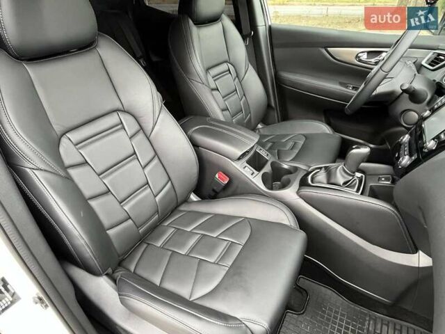 Белый Ниссан Кашкай, объемом двигателя 1.6 л и пробегом 8 тыс. км за 32299 $, фото 6 на Automoto.ua