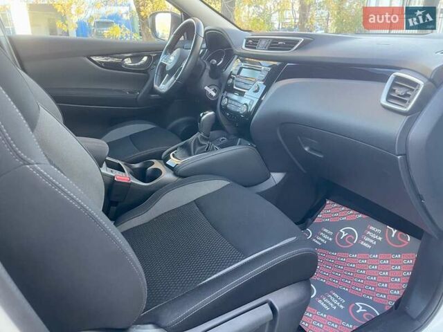 Белый Ниссан Кашкай, объемом двигателя 1.2 л и пробегом 67 тыс. км за 17500 $, фото 24 на Automoto.ua