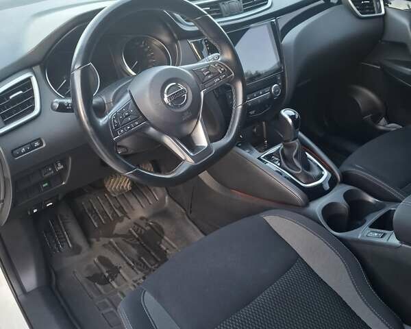 Белый Ниссан Кашкай, объемом двигателя 2 л и пробегом 132 тыс. км за 20000 $, фото 7 на Automoto.ua