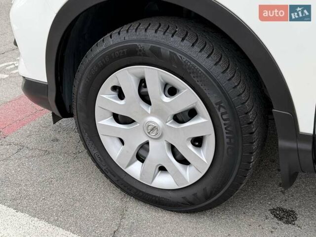 Білий Ніссан Кашкай, об'ємом двигуна 1.2 л та пробігом 40 тис. км за 16500 $, фото 9 на Automoto.ua