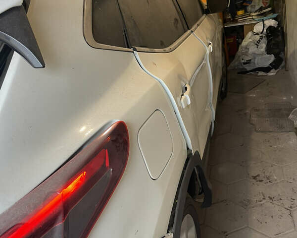 Белый Ниссан Кашкай, объемом двигателя 2 л и пробегом 19 тыс. км за 8800 $, фото 2 на Automoto.ua