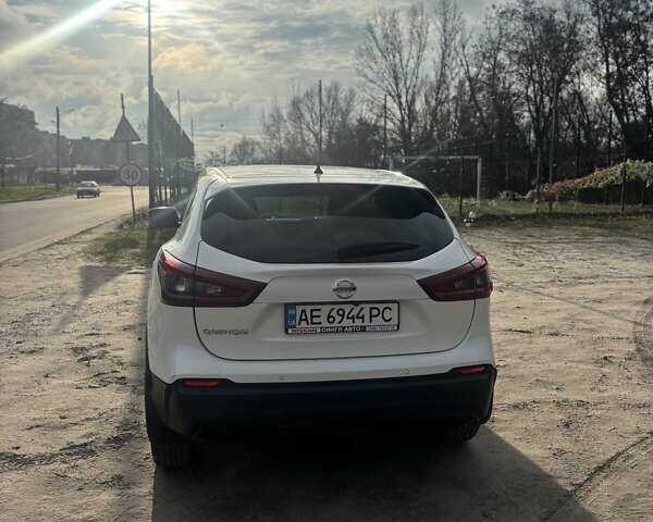 Білий Ніссан Кашкай, об'ємом двигуна 1.2 л та пробігом 56 тис. км за 19000 $, фото 2 на Automoto.ua