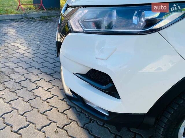 Белый Ниссан Кашкай, объемом двигателя 1.6 л и пробегом 7 тыс. км за 24650 $, фото 18 на Automoto.ua