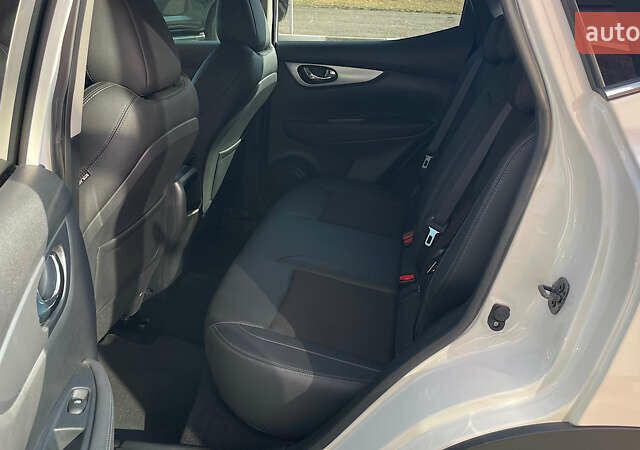 Белый Ниссан Кашкай, объемом двигателя 1.6 л и пробегом 29 тыс. км за 25042 $, фото 10 на Automoto.ua