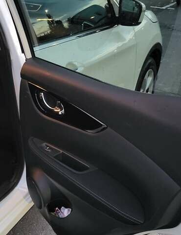 Белый Ниссан Кашкай, объемом двигателя 1.6 л и пробегом 74 тыс. км за 21500 $, фото 38 на Automoto.ua